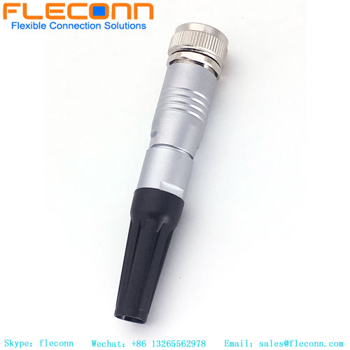 Zusammengebauter M12-Buchsenstecker aus Metall